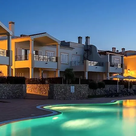 Apartamento Sleeps 5 With Pool And Wifi Salema